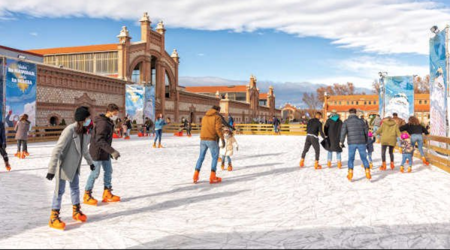 Las pistas de hielo de Matadero Madrid y Cibeles regresan a su cita con la Navidad.