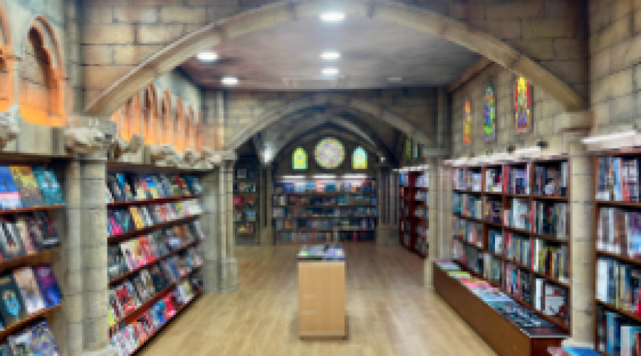 Una librería de cómics en Madrid con forma de catedral gótica es elegida la mejor del mundo