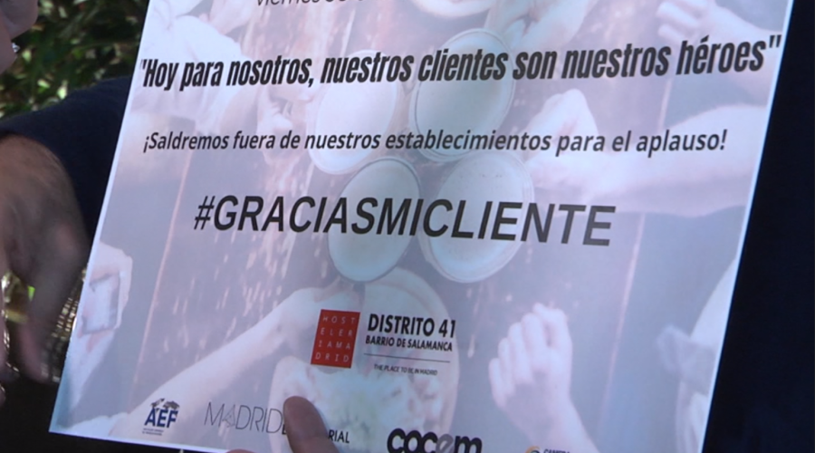 Hosteleros aplauden a sus clientes en Madrid