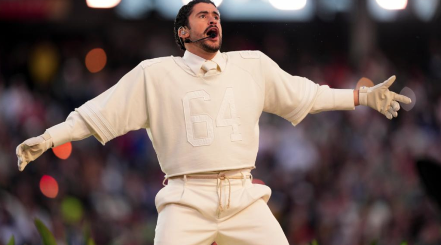 Bad Bunny protagoniza un hist&oacute;rico show en el medio tiempo del Super Bowl