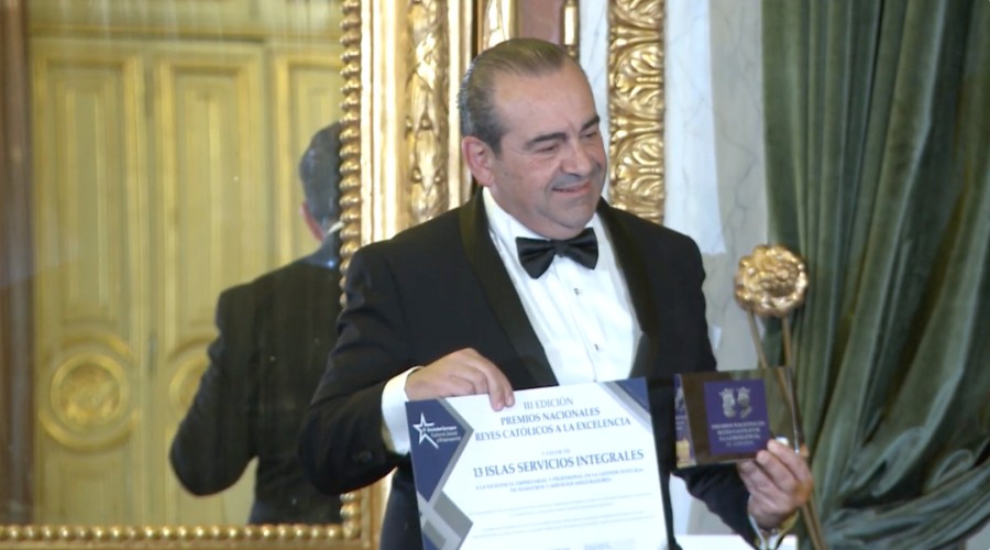 MIGUEL ÁNGEL LÓPEZ GONZÁLEZ ES GALARDONADO EN LOS III PREMIOS REYES CAT&Oacute;LICOS