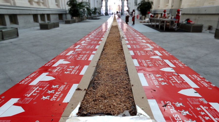 Madrid elabora el turrón de chocolate más grande del mundo