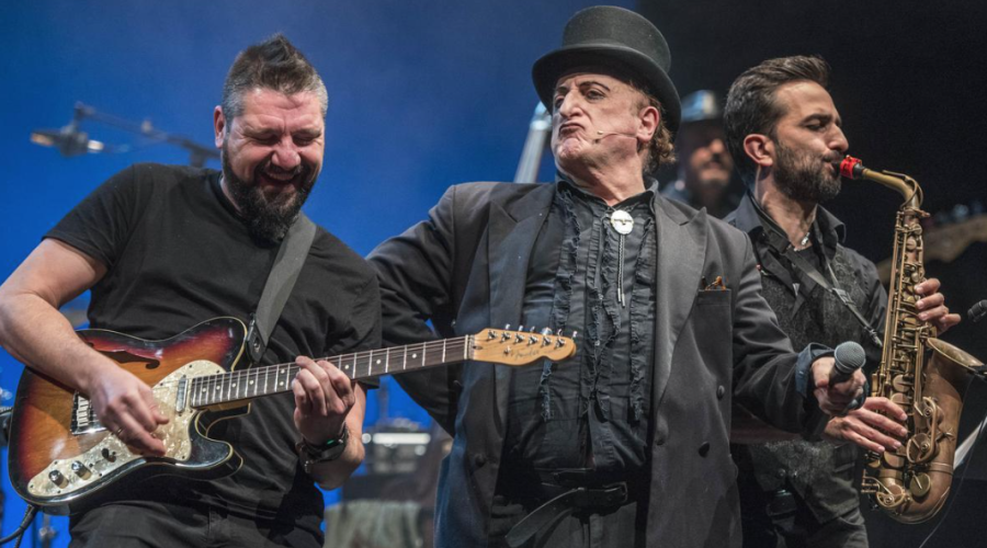 Gurruchaga y la Mondrag&oacute;n: Bodas de oro sobre el escenario.