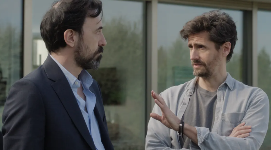 El infierno de los chats de padres y las extraescolares llega a la cartelera