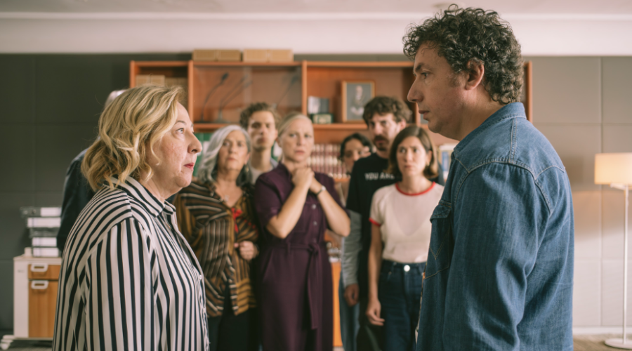 Los justos: Nueve miembros de un jurado se enfrentan a un soborno irrechazable en el nuevo cine espa&ntilde;ol