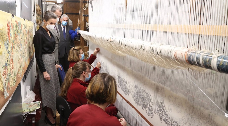 Los Reyes visitan la Real Fábrica de Tapices que cumple 300 años