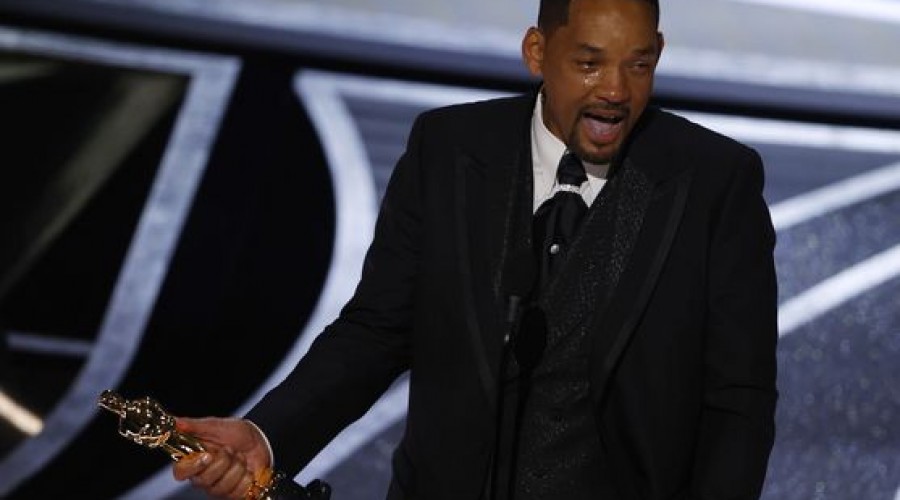 La Academia veta a Will Smith de las galas de los Oscar por 10 años.