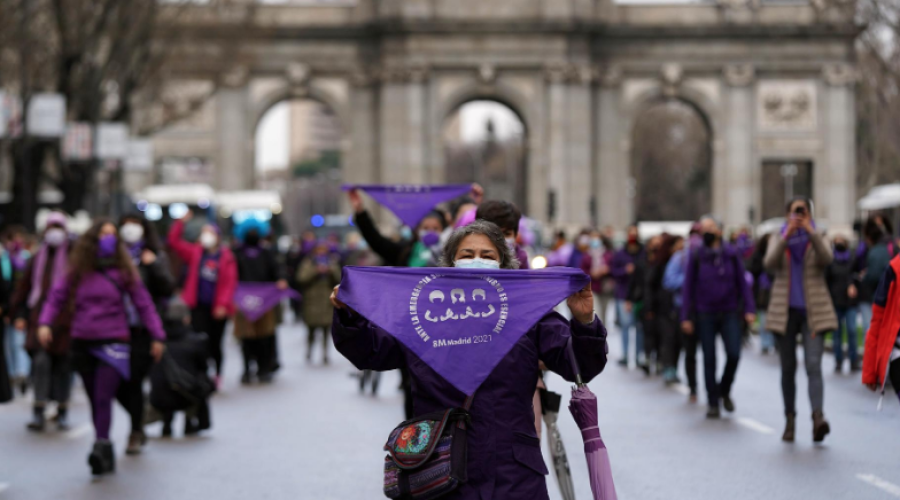 8M, día de la mujer con una Agenda Morada.