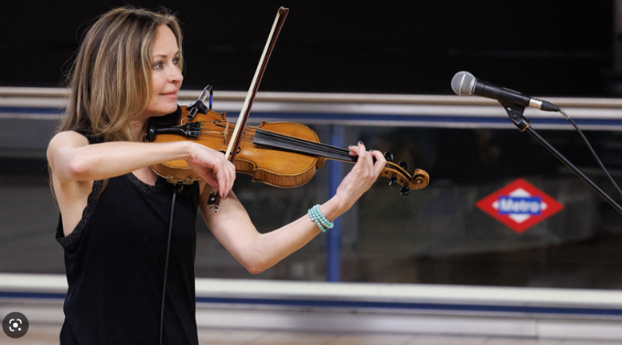 Sharon Corr y su actuación en el metro de Madrid