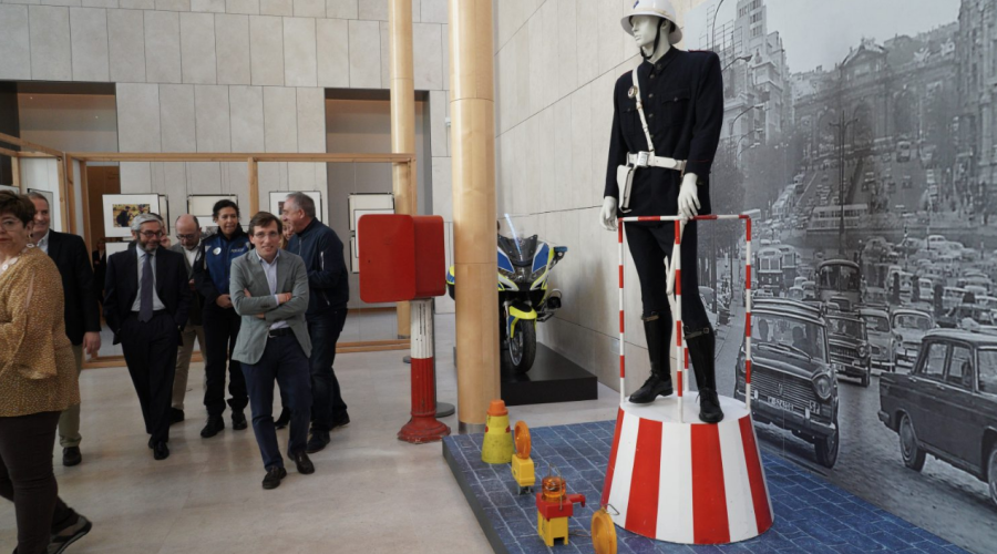 los 120 años de trabajo de la Policía Municipal en materia de tráfico son celebrados en una exposición en Madrid