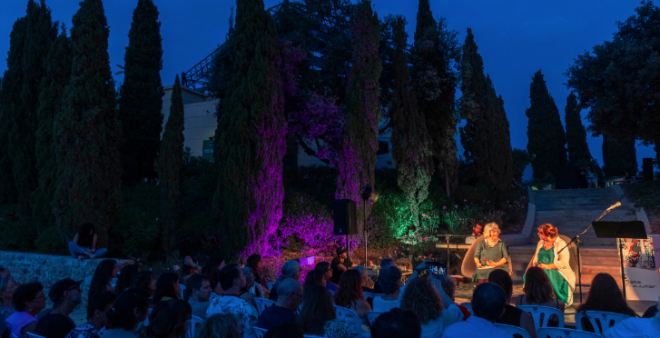 Literatura española en Corea del Sur y un recital poético junto al Teatro Romano