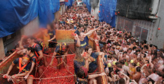 HOY ES LA FIESTA DE LA TOMATINA.