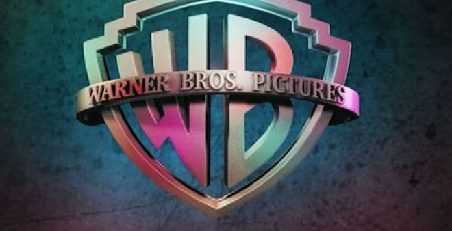 WARNER rechaza a PARAMOUNT