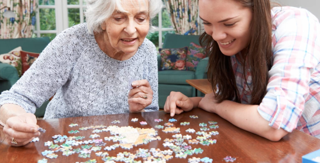 Ser abuelo activo puede proteger la mente: el beneficio no depende del tiempo dedicado