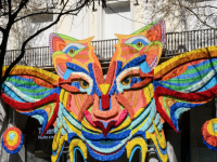 La primavera es bienvenida por la casa de México con una obra de arte floral en su fachada