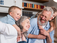 Ser abuelo activo puede proteger la mente: el beneficio no depende del tiempo dedicado estutele.com
