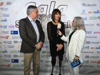 Critobal Valderas Pdte de Clece junto a Irene Villas & Calletana Rodenas en la alfombra roja estutele.com