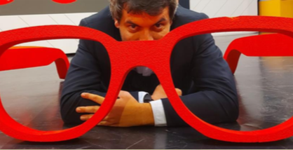 VUELTAS Y VUELTAS presentado y dirigido por MANEL VEGA